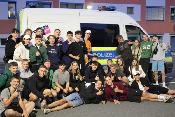 В Германии белорус вез выпускников в опасном для здоровья автобусе В Германии белорус вез выпускников в опасном для здоровья автобусе