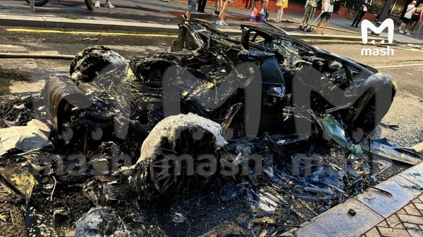 В центре Москвы сгорел редкий Lamborghini Aventador S roadster – видео В центре Москвы сгорел редкий Lamborghini Aventador S roadster – видео
