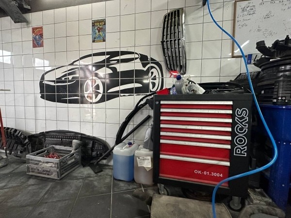 Белорусы арендовали под Варшавой бывшую автомойку и открыли СТО. Выгодно? Белорусы арендовали под Варшавой бывшую автомойку и открыли СТО. Выгодно?