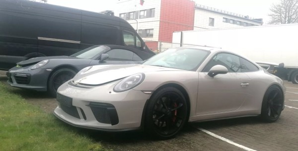 Белорус привез из Германии в Литву два Porsche и получил уголовное дело Белорус привез из Германии в Литву два Porsche и получил уголовное дело