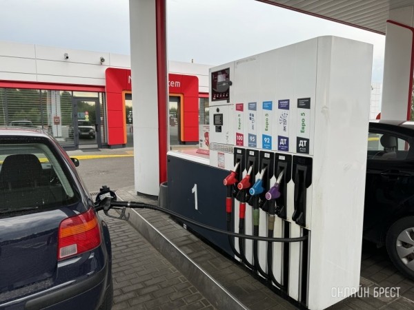 Сколько топлива можно купить на среднюю зарплату в Европе и Беларуси