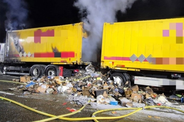 В Германии загорелся почтовый грузовик с белорусом за рулем В Германии загорелся почтовый грузовик с белорусом за рулем